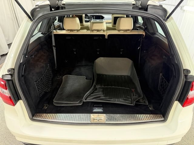 Used 2011 Mercedes-Benz E 350 4MATIC Wagon image 9