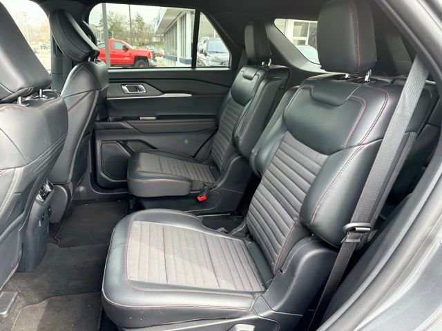 Used 2025 Ford Explorer ST-Line image 18