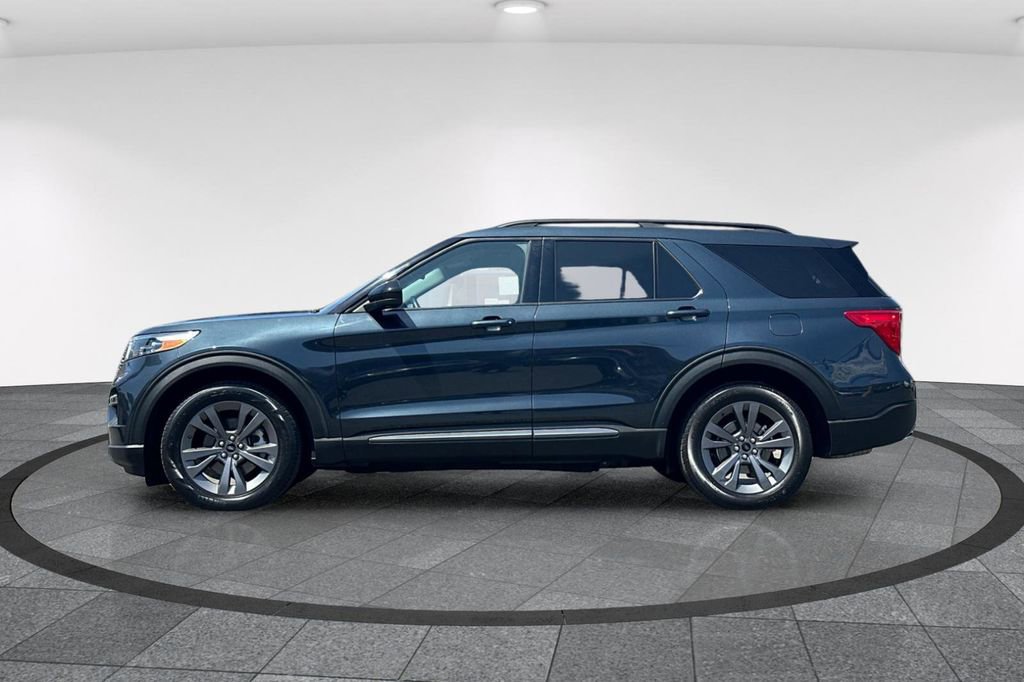 Used 2023 Ford Explorer XLT w/ Equipment Group 202A RWD image 9
