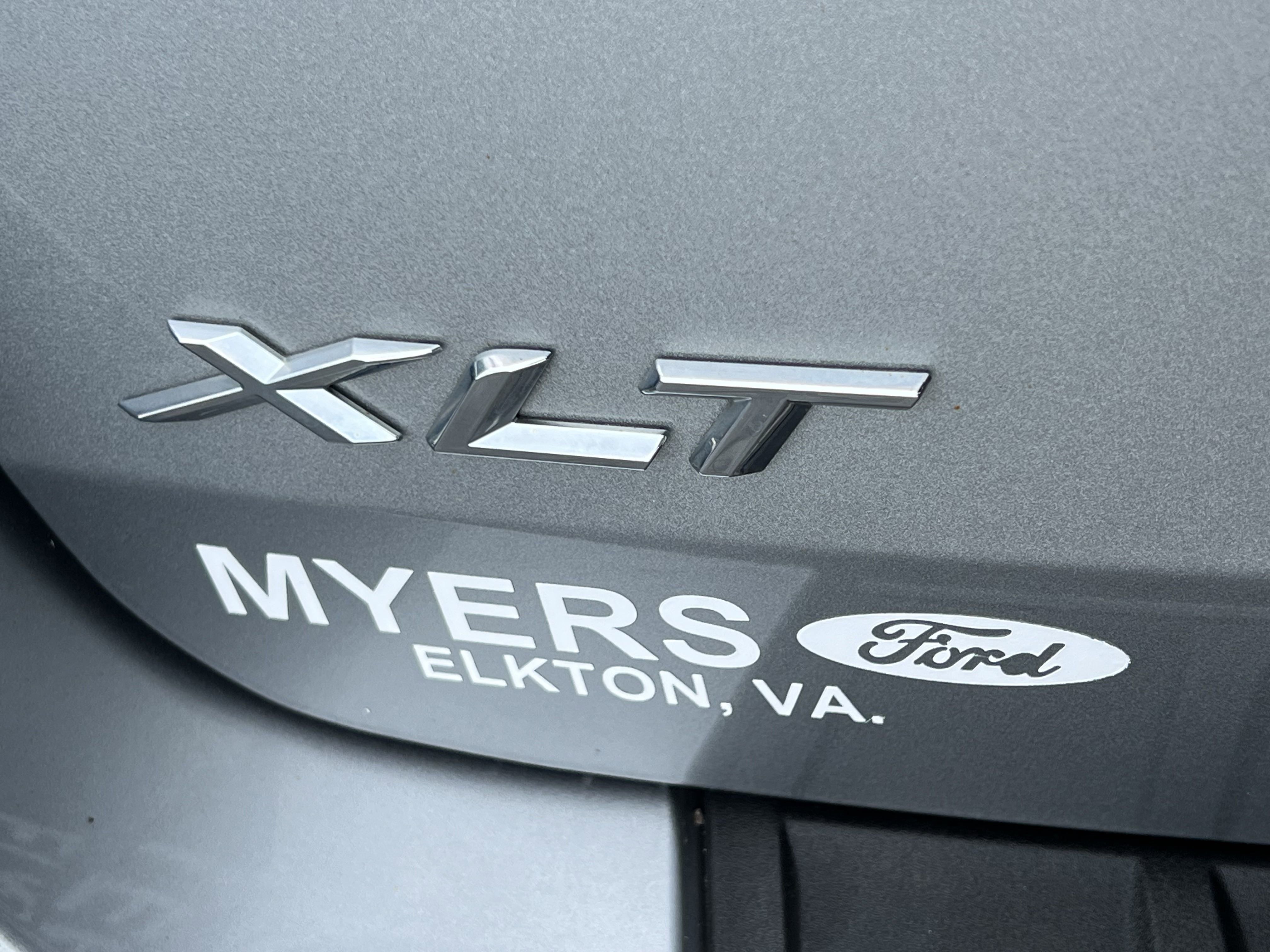 Used 2023 Ford Explorer XLT w/ Equipment Group 202A image 9
