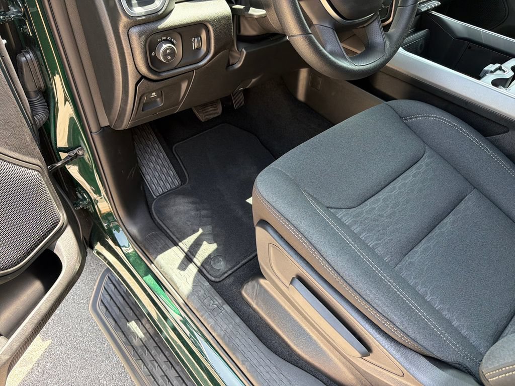 New 2026 RAM 1500 Express AWD/4WD image 22