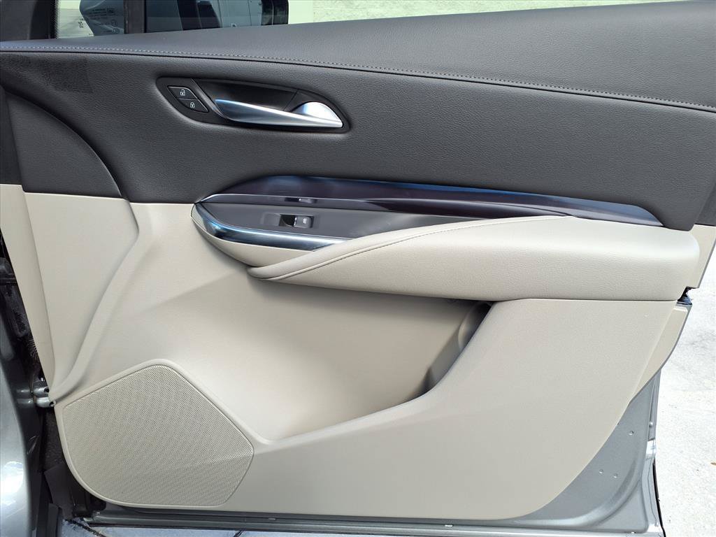 Certified 2023 Cadillac XT4 Luxury FWD image 11