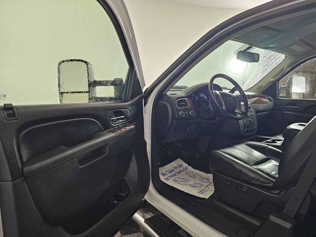 Used 2011 GMC Sierra 3500 SLT w/ SLT Convenience Package image 25