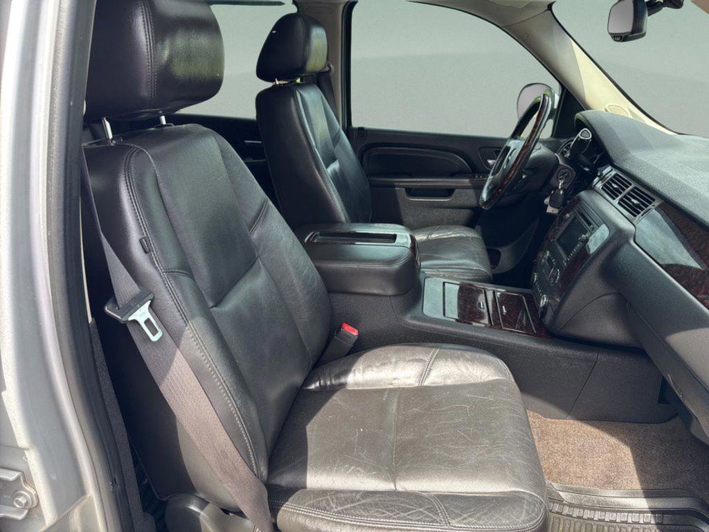 Used 2010 GMC Yukon Denali RWD image 26
