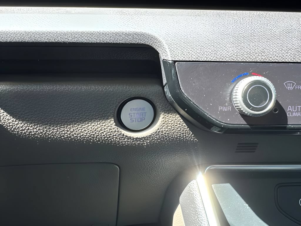 Used 2025 Kia Carnival SX FWD image 24