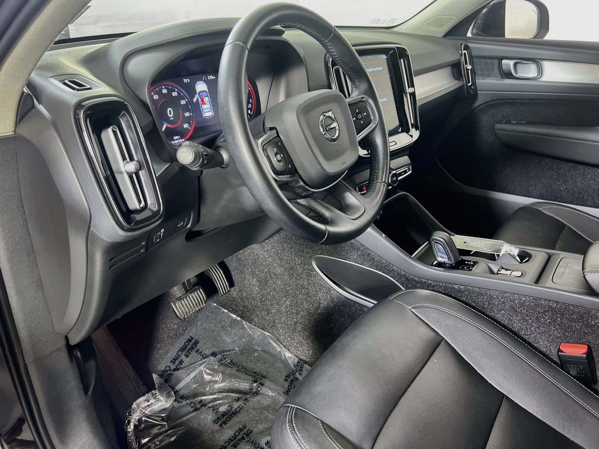 Used 2020 Volvo XC40 T5 Momentum AWD/4WD image 9