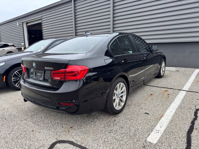Used 2016 BMW 320i xDrive Sedan AWD/4WD image 5