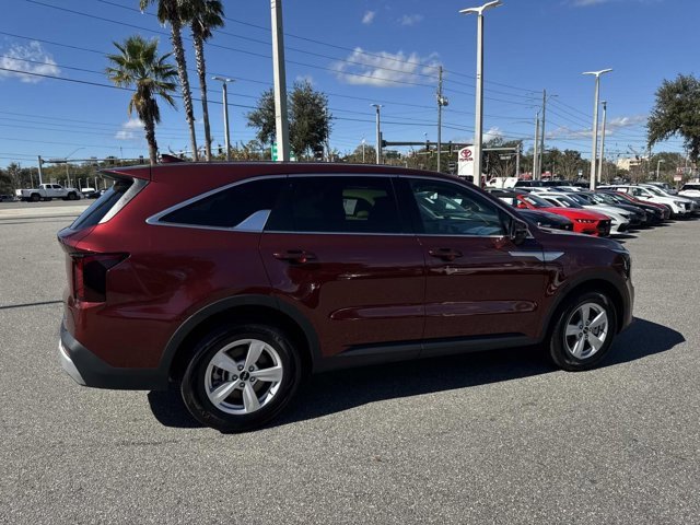 Used 2024 Kia Sorento LX image 2
