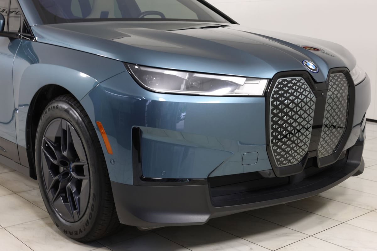 Used 2023 BMW iX xDrive50 w/ Premium Package AWD/4WD image 36