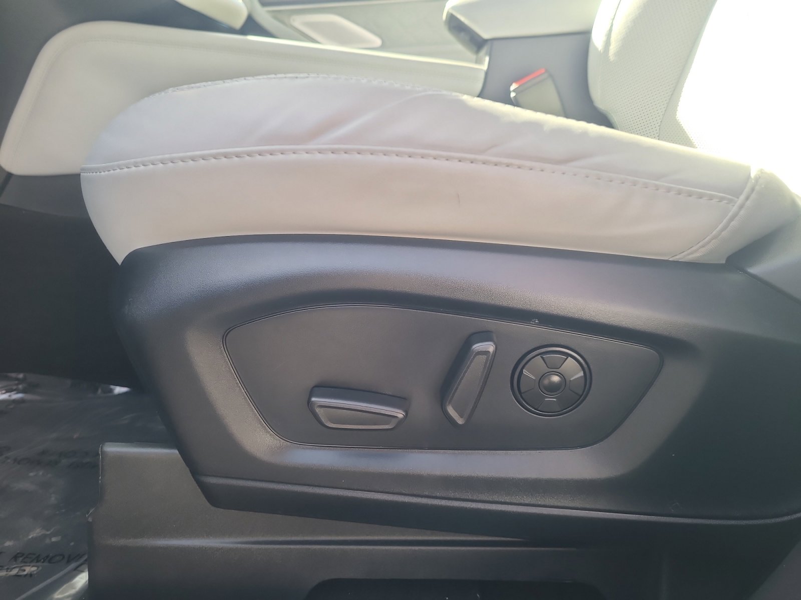 Certified 2025 Ford Explorer Platinum w/ Ultimate Package image 14