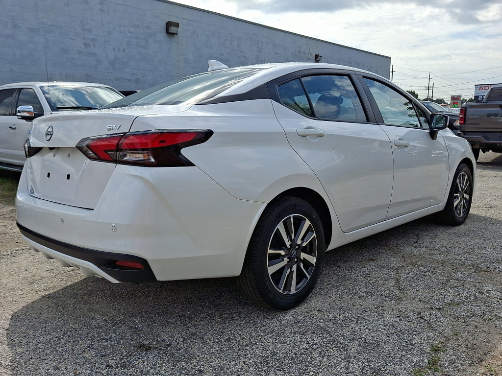 Used 2024 Nissan Versa SV FWD image 4