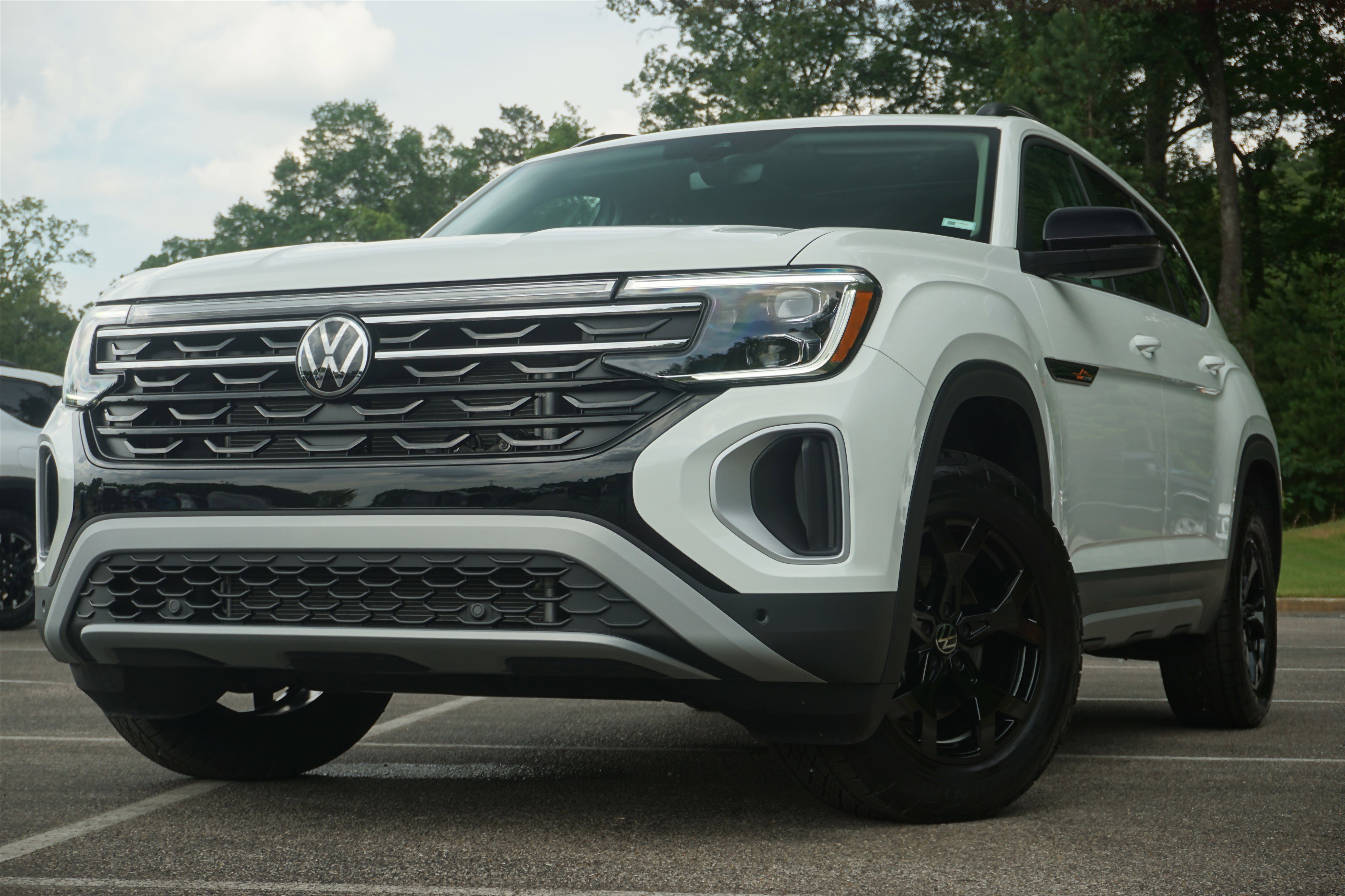 Used 2025 Volkswagen Atlas Peak Edition SE image 4