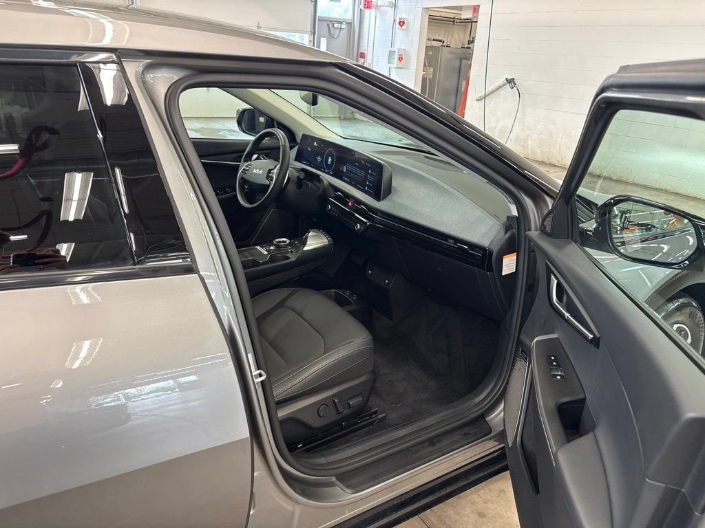 Certified 2024 Kia EV6 Wind AWD/4WD image 16