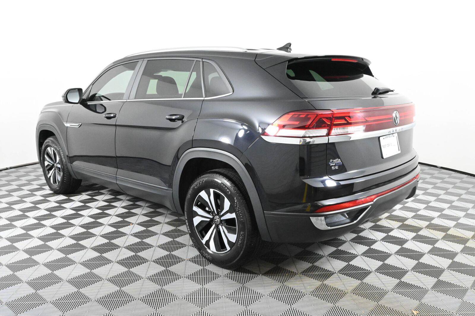 Used 2024 Volkswagen Atlas Cross Sport SE FWD image 5