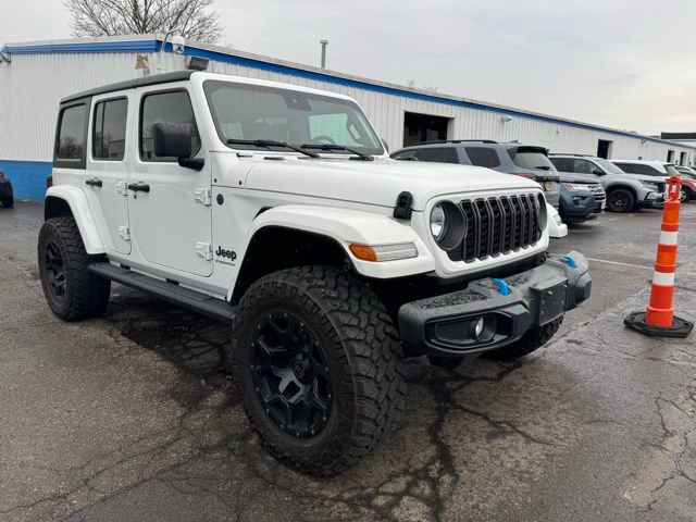 Used 2024 Jeep Wrangler Unlimited w/ Convenience Group AWD/4WD image 8