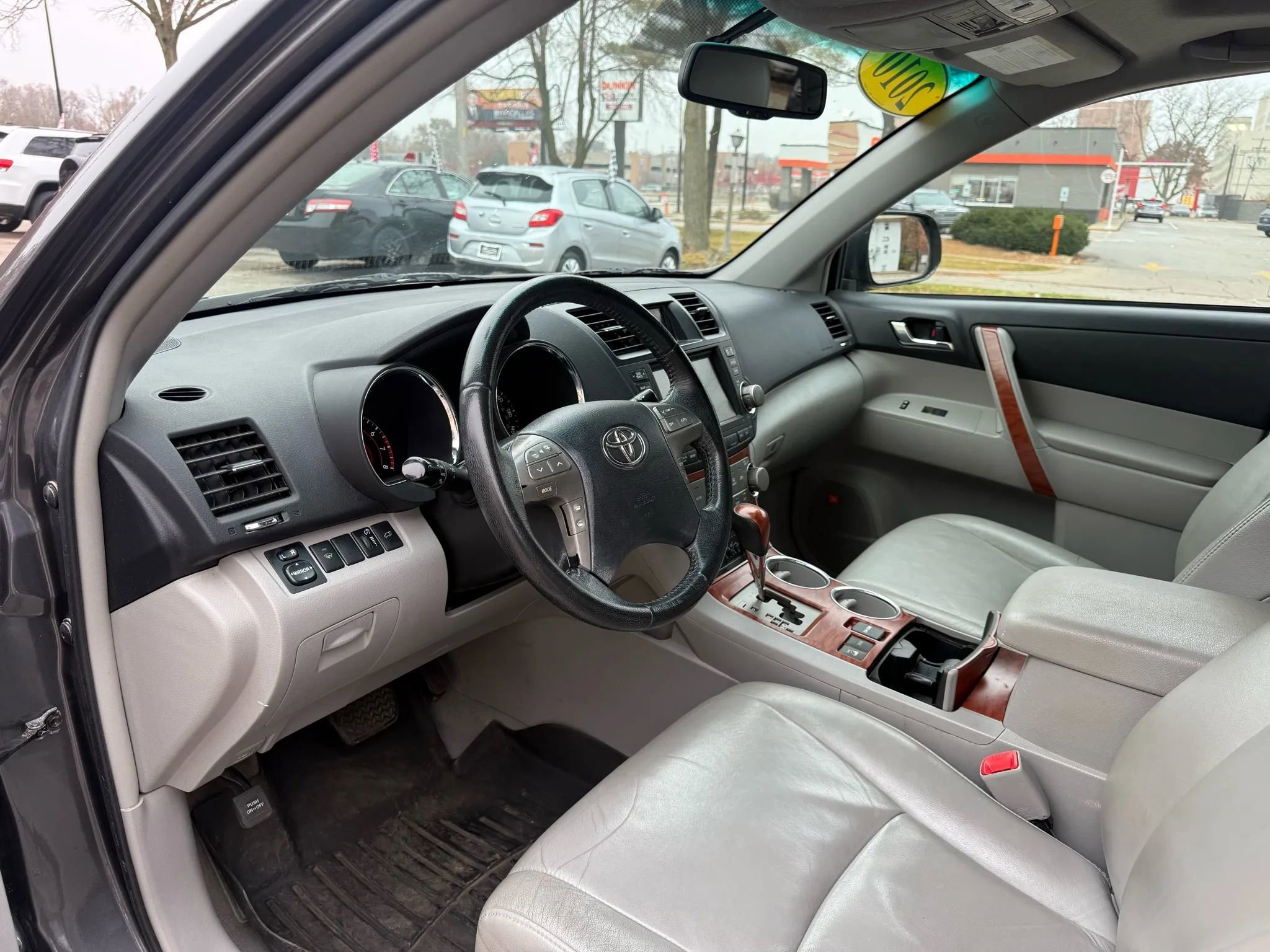 Used 2010 Toyota Highlander Limited image 10