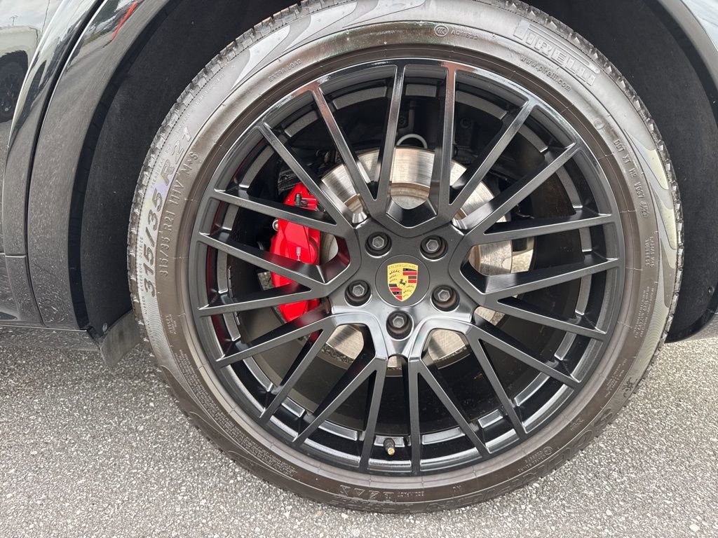 Used 2023 Porsche Cayenne GTS image 9