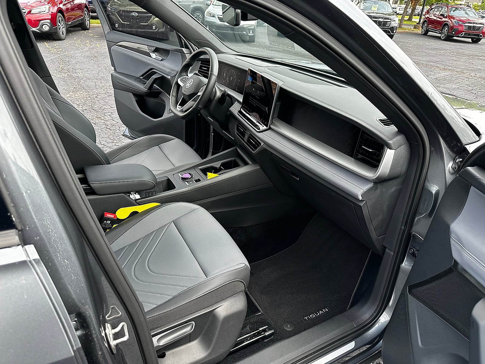 Used 2025 Volkswagen Tiguan SE R-Line AWD/4WD image 20
