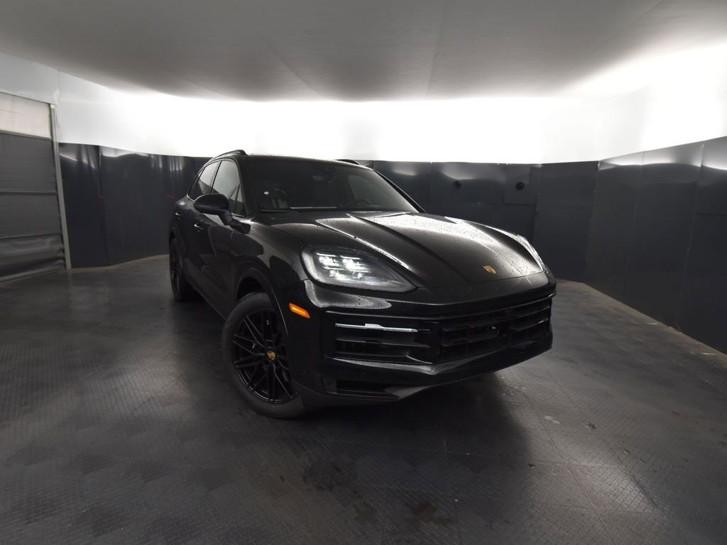 Used 2025 Porsche Cayenne image 9