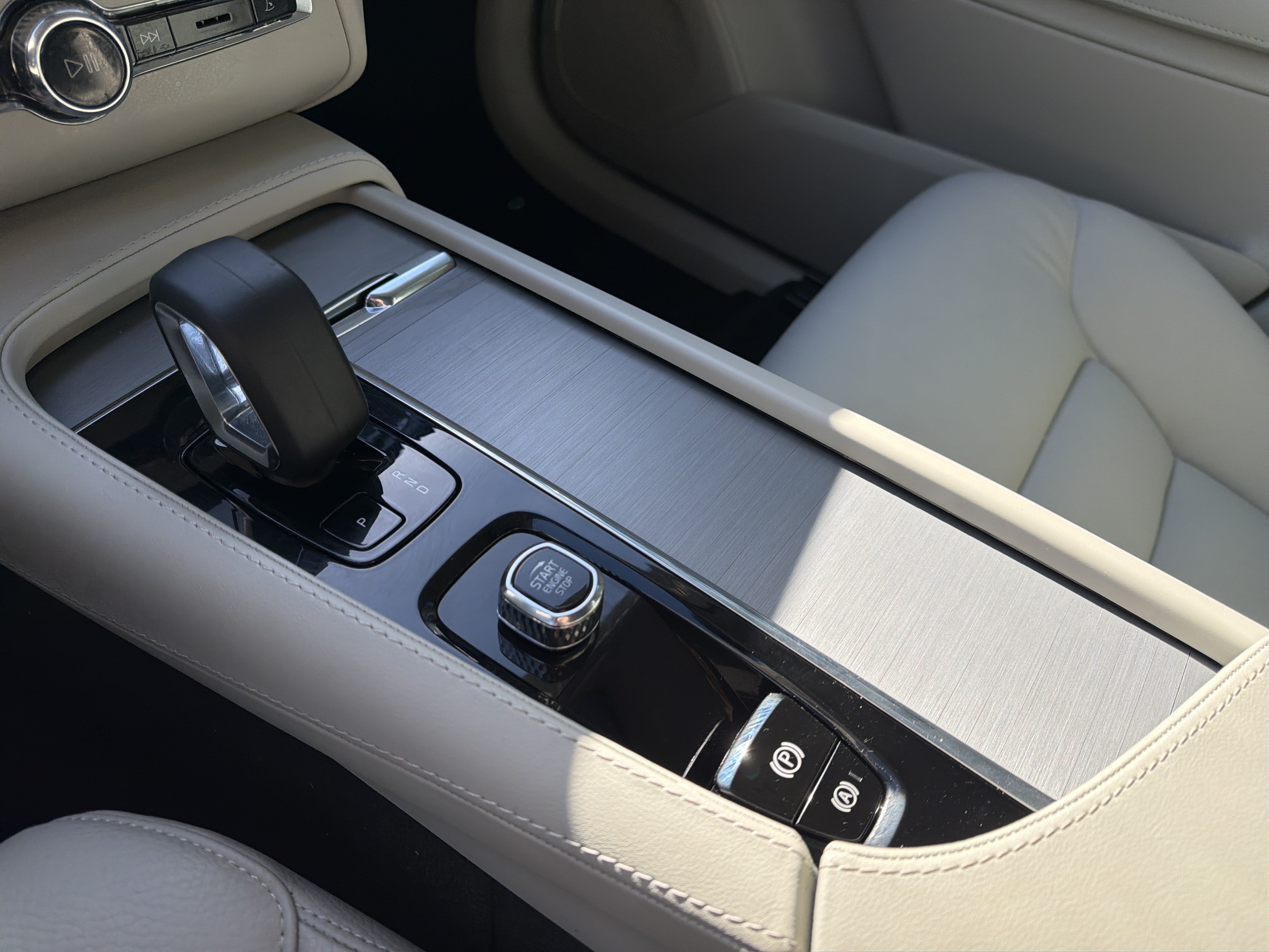 Certified 2025 Volvo XC90 B5 Core w/ Protection Package AWD/4WD image 26