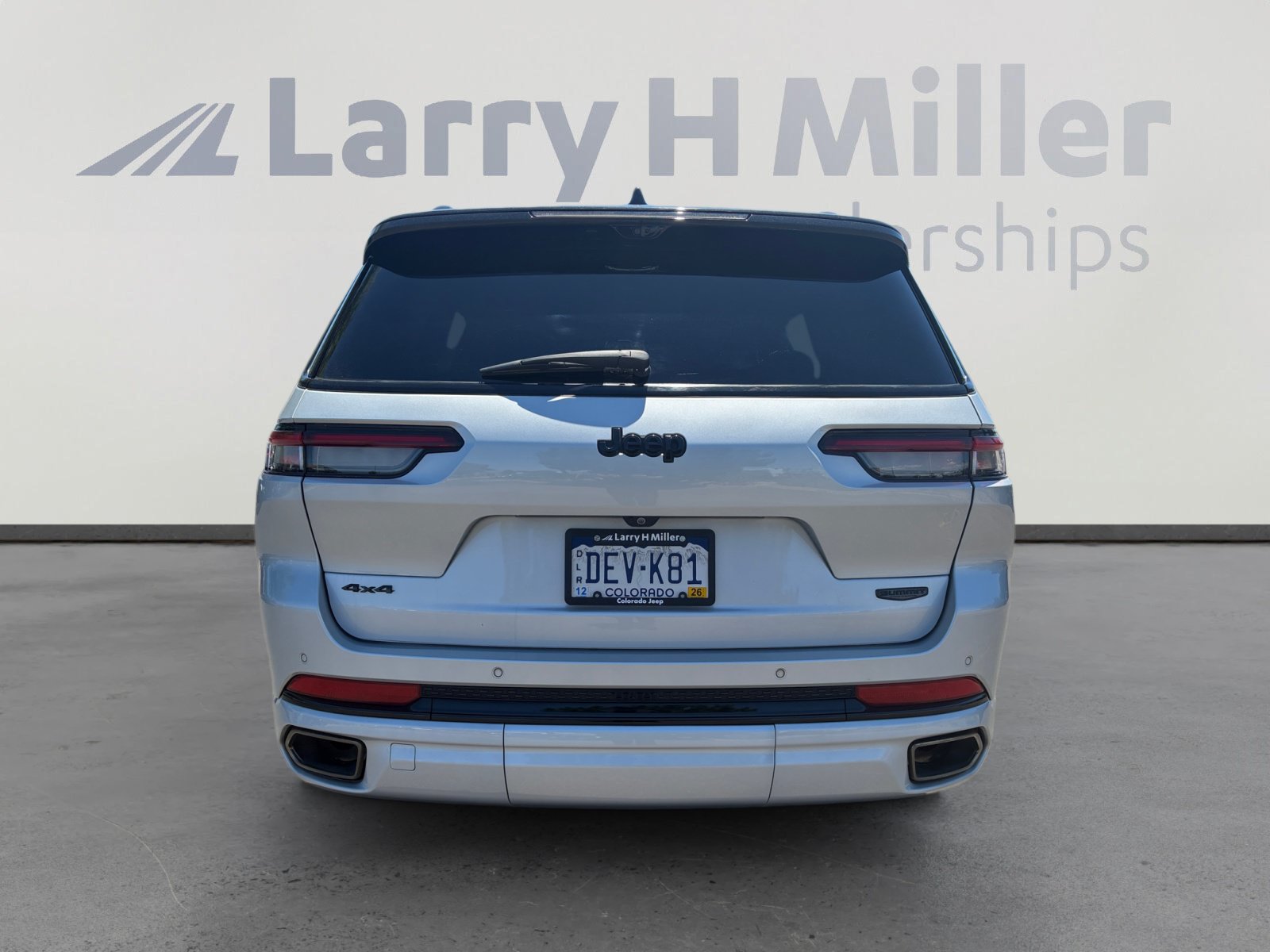 Used 2024 Jeep Grand Cherokee L Summit w/ Advanced Protech Group IV AWD/4WD image 4
