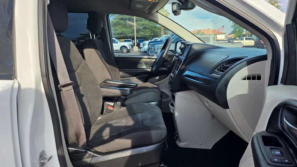 Used 2019 Dodge Grand Caravan SE FWD image 18
