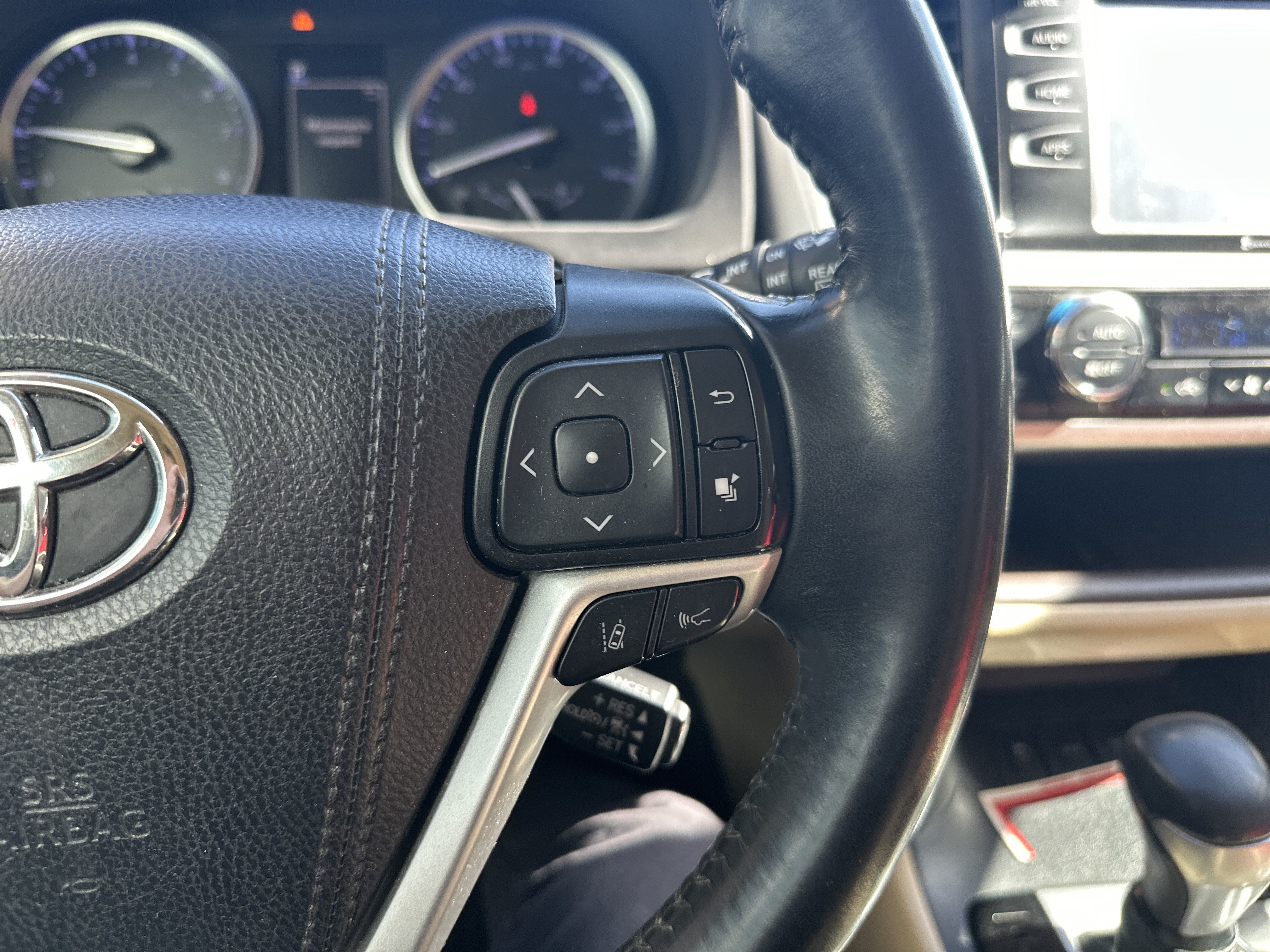 Used 2019 Toyota Highlander XLE AWD/4WD image 19