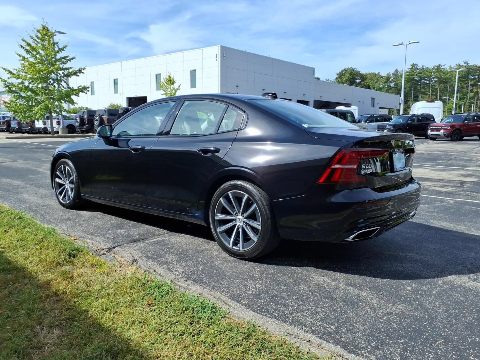 Used 2022 Volvo S60 B5 Momentum AWD/4WD image 7