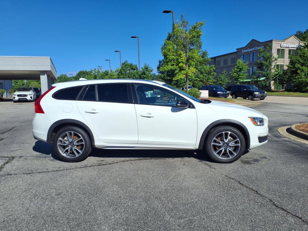 Used 2018 Volvo V60 T5 Cross Country w/ Convenience Package image 2
