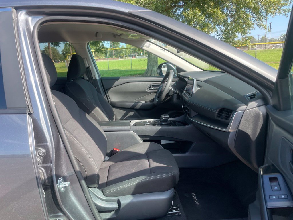Used 2024 Nissan Rogue S FWD image 16