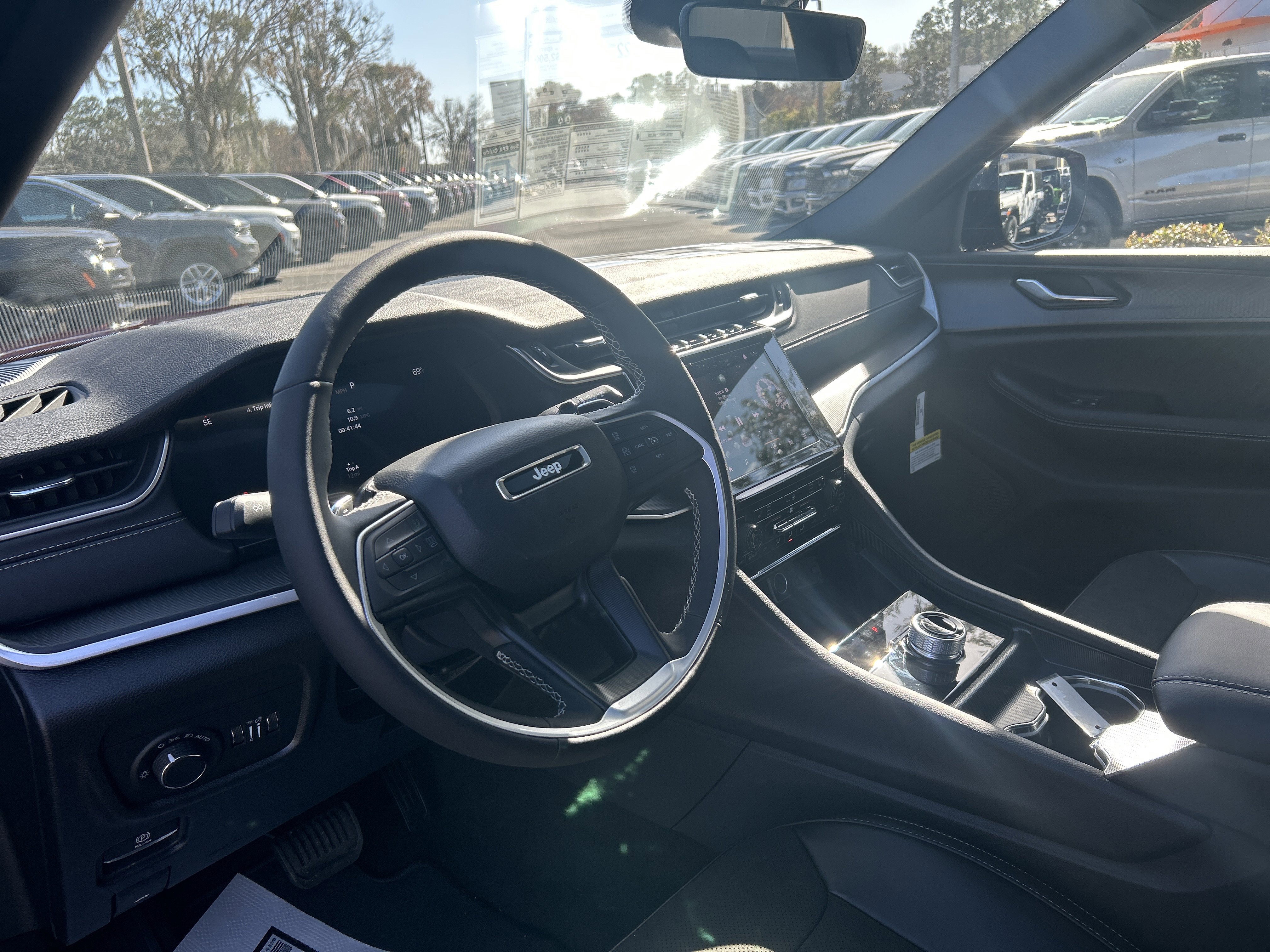 New 2025 Jeep Grand Cherokee Altitude image 37