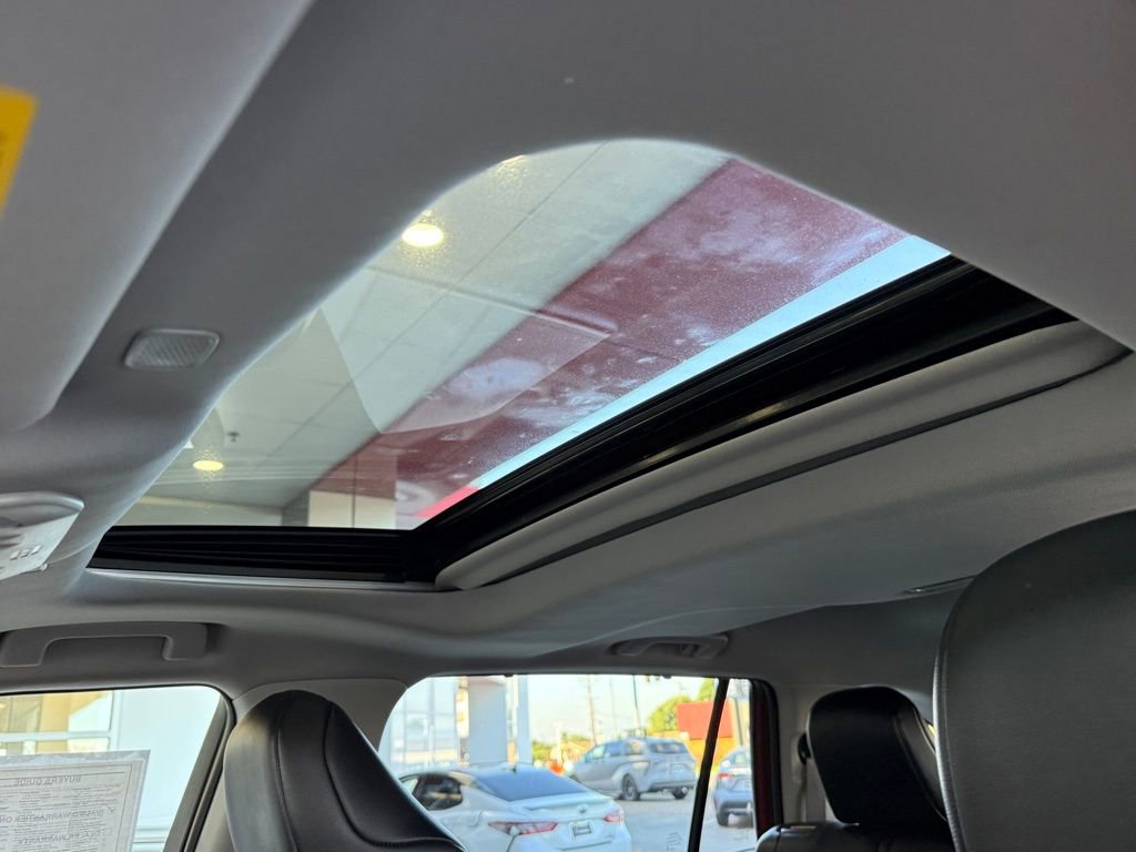 Certified 2023 Toyota Highlander XLE image 23