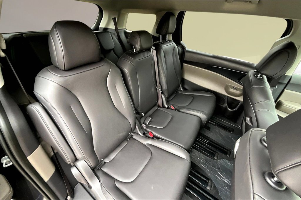 New 2026 Kia Carnival FWD image 8