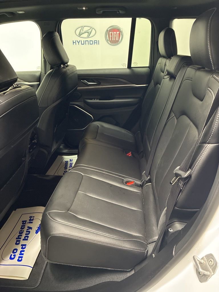 Used 2025 Jeep Grand Cherokee Limited image 22