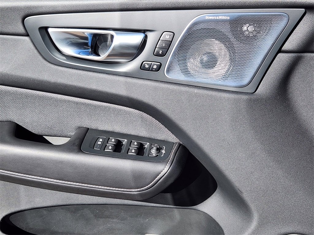 Used 2024 Volvo XC60 T8 Polestar image 3