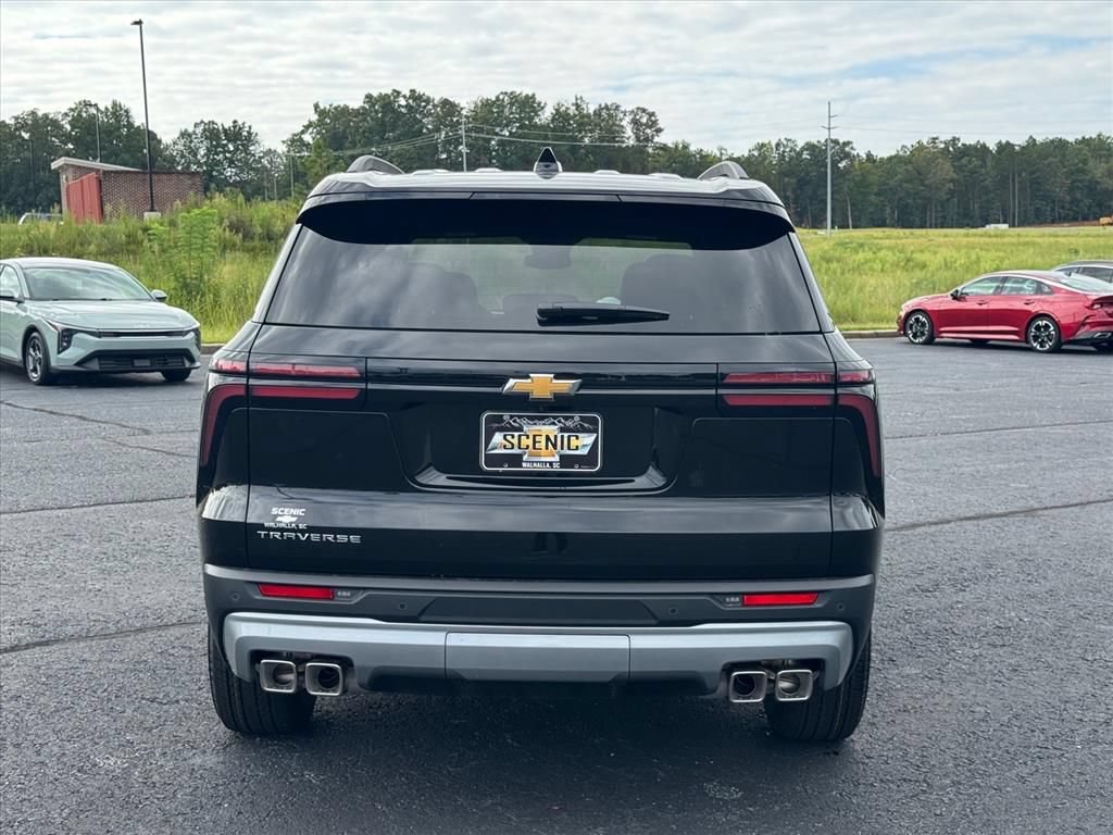 New 2027 Chevrolet Traverse LT FWD image 4