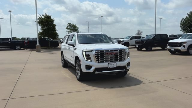 New 2026 GMC Yukon XL Denali w/ Denali Reserve Package AWD/4WD image 4