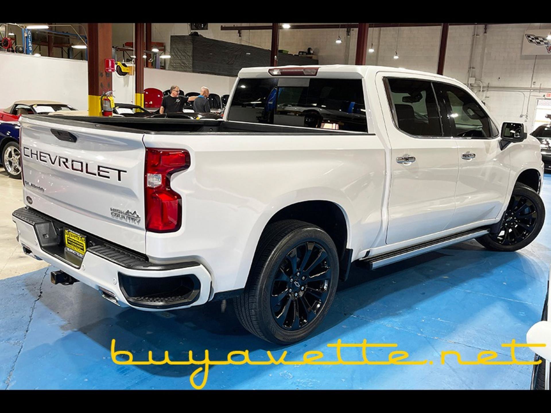 Used 2021 Chevrolet Silverado 1500 High Country w/ Safety Package II AWD/4WD image 2