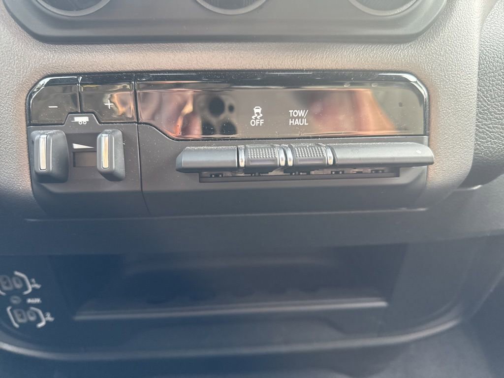 Used 2024 RAM 2500 Big Horn w/ Bed Utility Group image 23