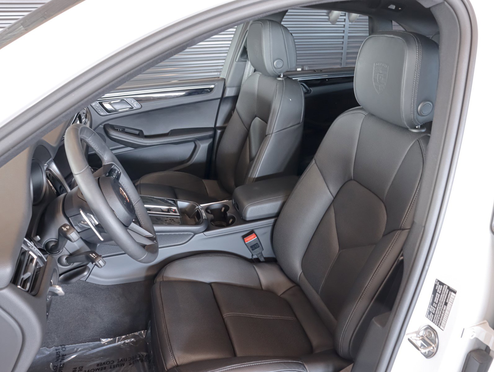 Used 2025 Porsche Macan image 5