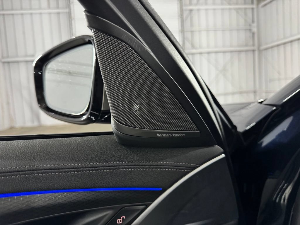 Used 2023 BMW M550i xDrive AWD/4WD image 40