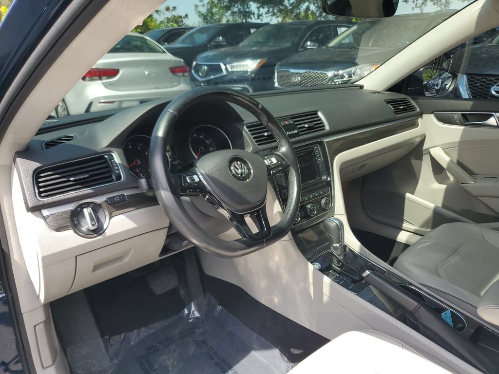 Used 2018 Volkswagen Passat 2.0T SE FWD image 21