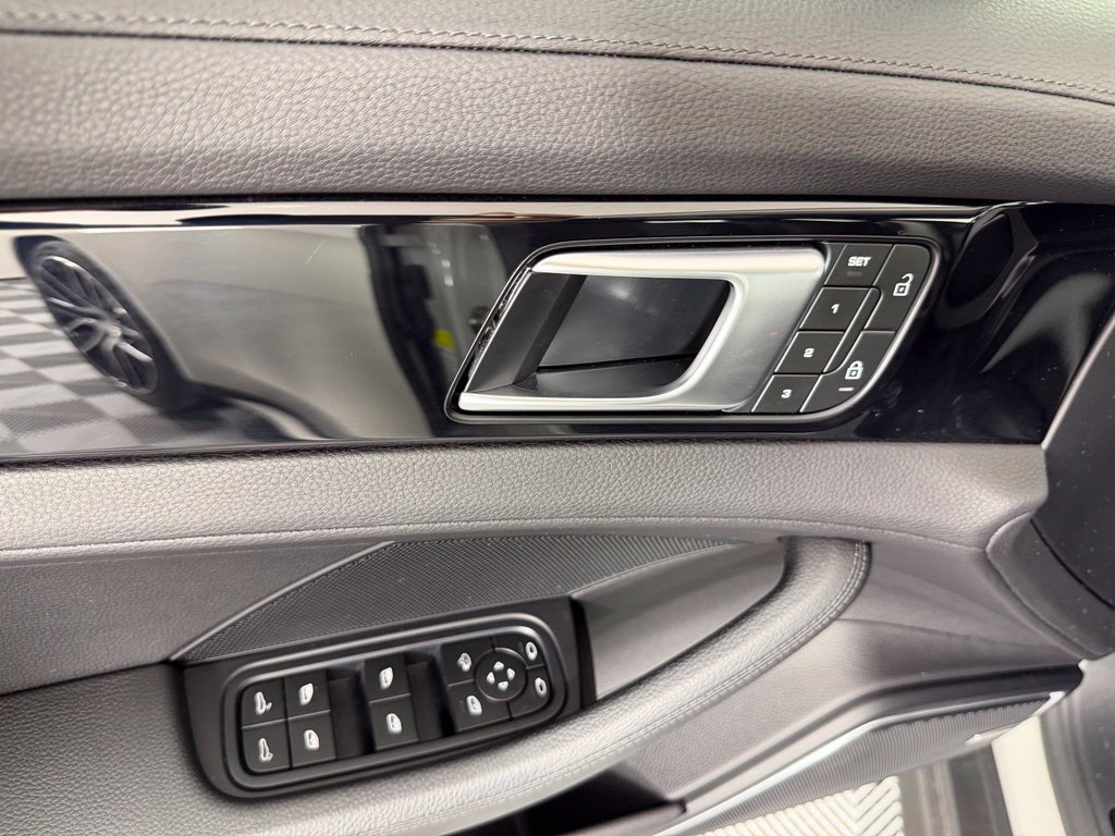 Certified 2023 Porsche Panamera 4 Platinum Edition AWD/4WD image 18