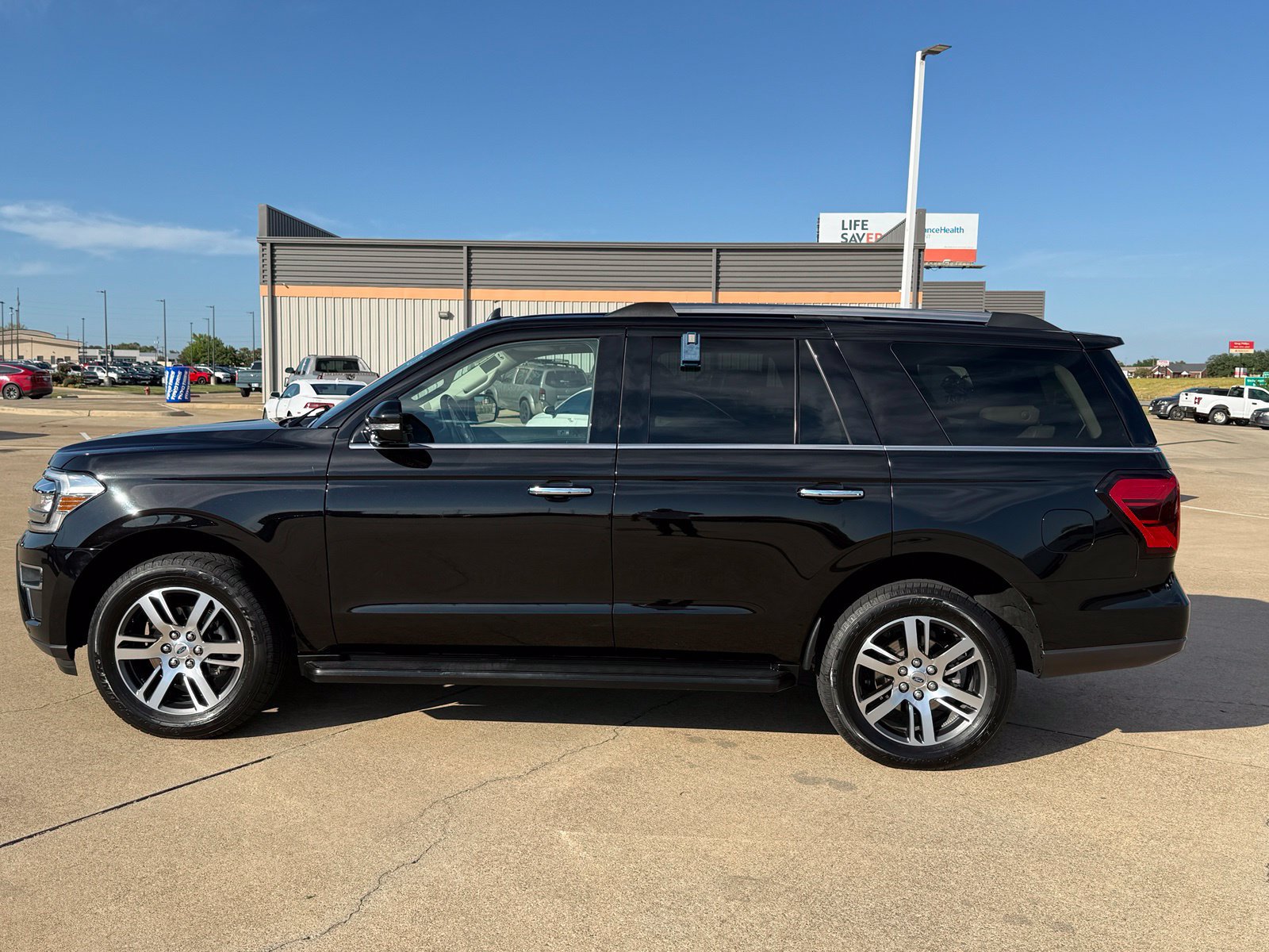 Used 2024 Ford Expedition Limited RWD image 8