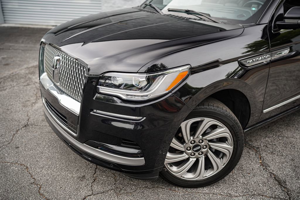 Used 2023 Lincoln Navigator Reserve RWD image 2