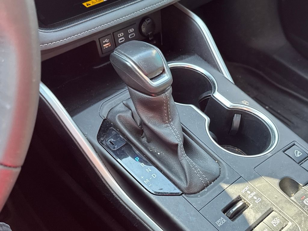 Used 2025 Toyota Highlander XLE image 29