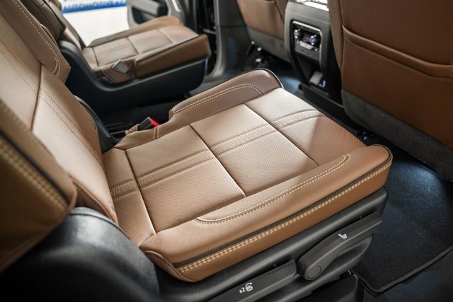 New 2026 Chevrolet Suburban High Country image 38