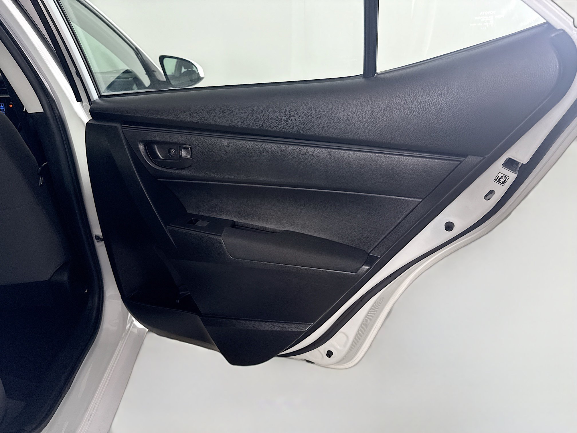 Used 2017 Toyota Corolla L w/ Carpet Mat Package (TMS) FWD image 27