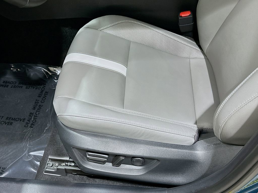 Used 2025 Toyota Camry SE w/ Convenience Package image 19