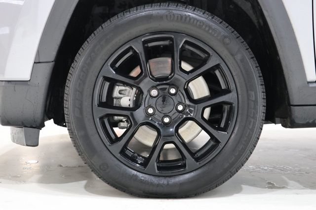 Used 2024 Jeep Compass Latitude w/ Convenience Group AWD/4WD image 9